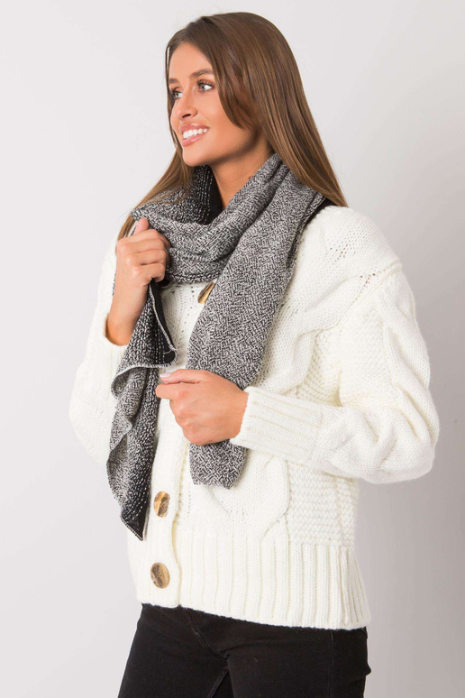 Must-valge kootud sall