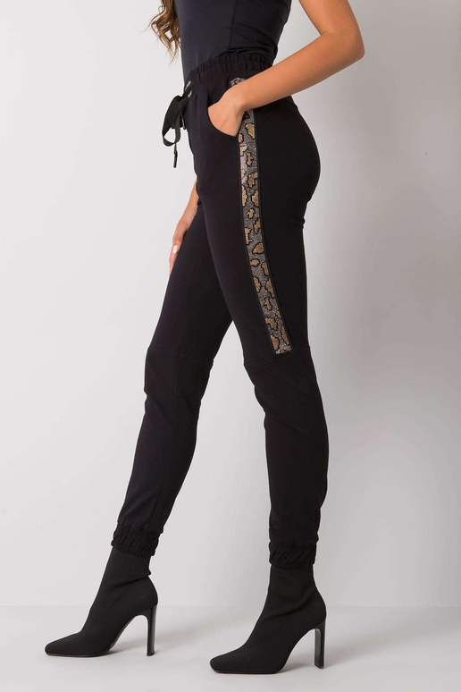 Mustad Giulia aplikatsiooniga...