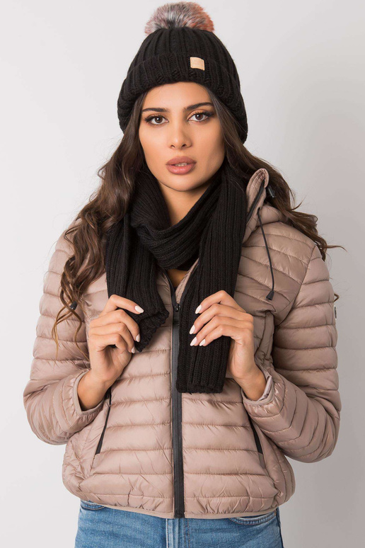 Must talvekomplekt mütsi ja salliga...