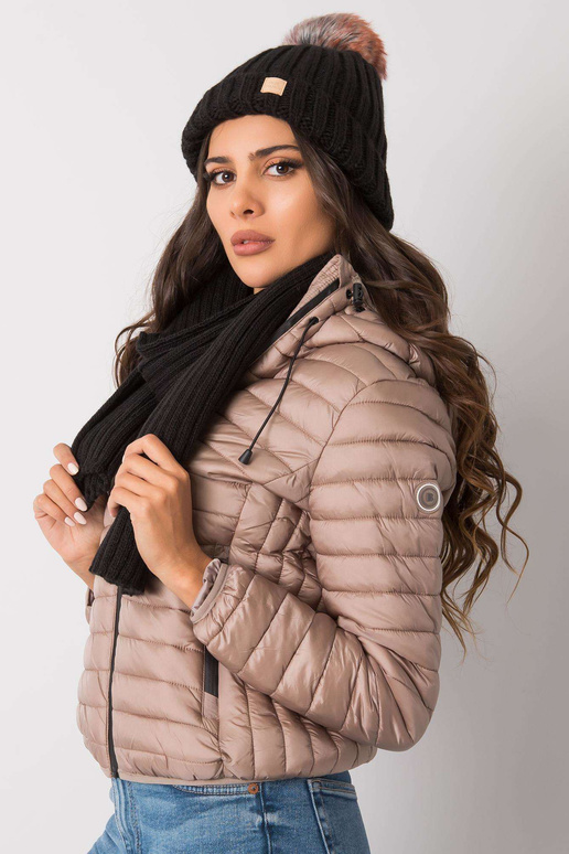 Must talvekomplekt mütsi ja salliga...