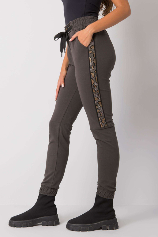 Tumedad khakivärvi dressipüksid... Tumedad khakivärvi dressipüksid...