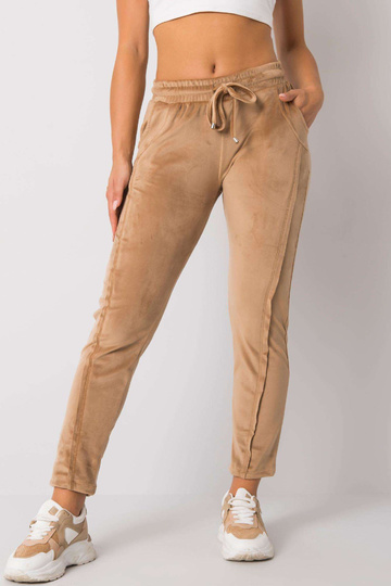 Kaameli veluurpüksid...