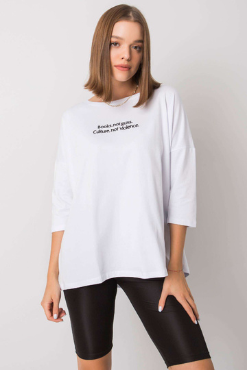 Valge pluus Merel kirjaga