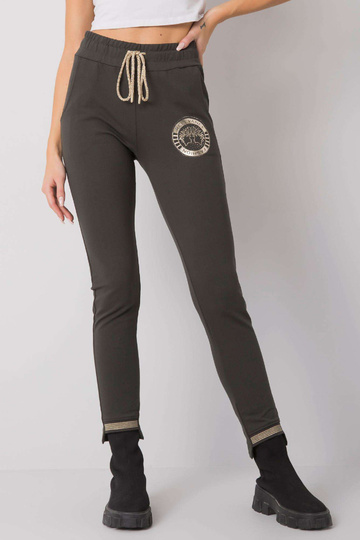 Tumedad khakivärvi... 2