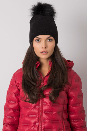 Must polsterdatud...