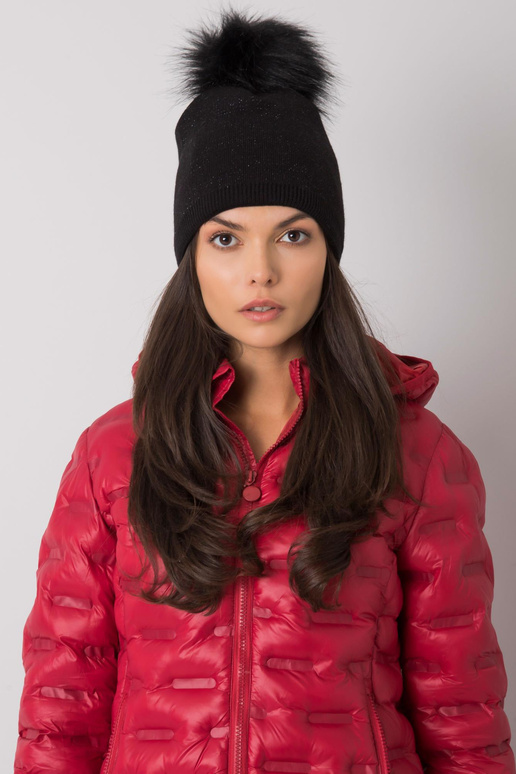 Must polsterdatud pompooniga naiste müts