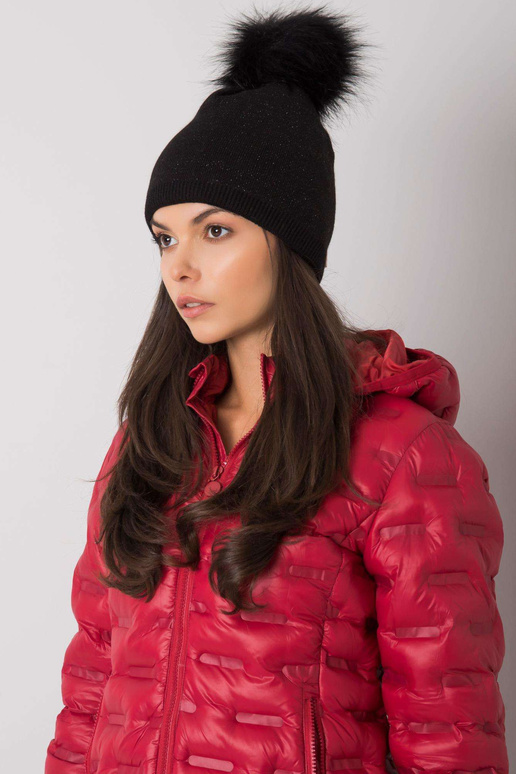 Must polsterdatud pompooniga naiste müts