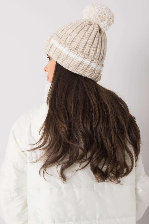 Beež müts pompooniga