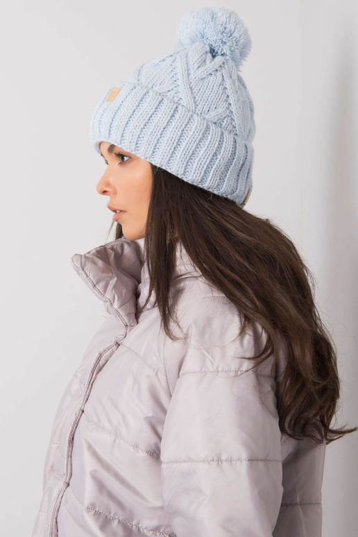 Helesinine pompooniga talvemüts