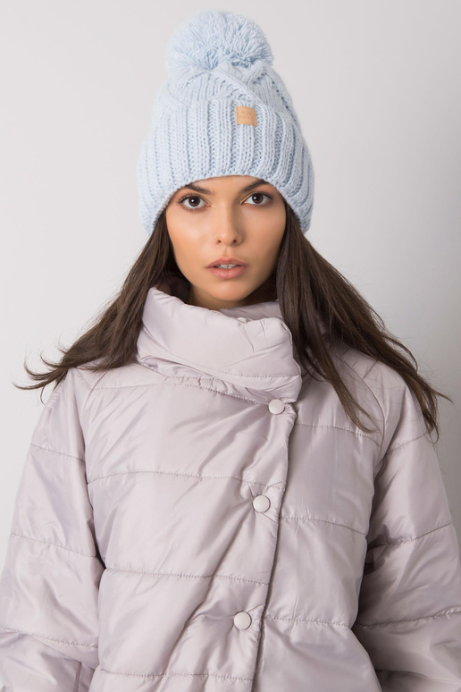 Helesinine pompooniga talvemüts