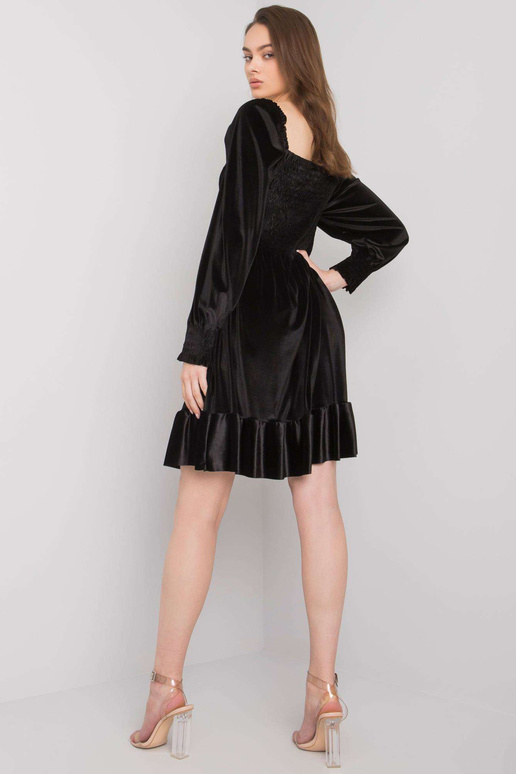 Must veluurkleit volangiga Arezzo