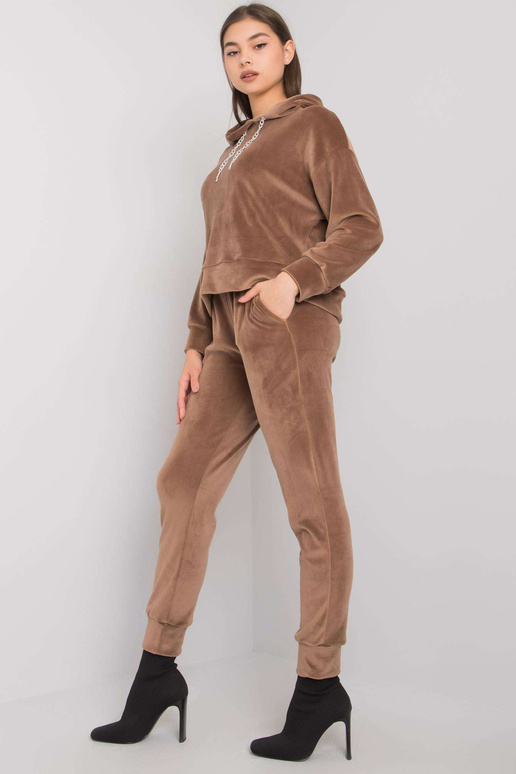 Tumebeež veluurkomplekt Chanya pükstega