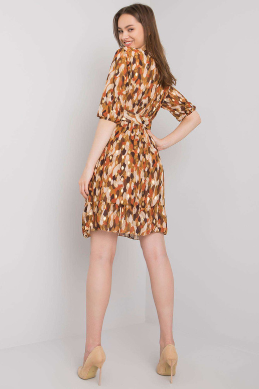 Pruuni mustriga kleit Sassari vööga