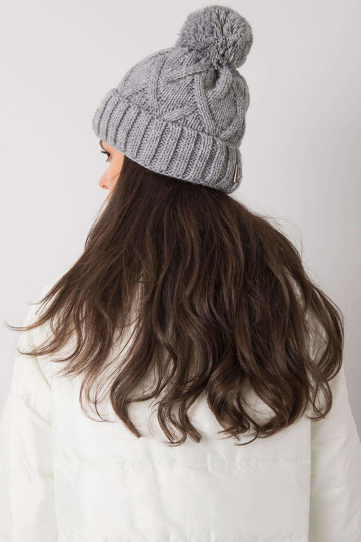 Hall pompooniga talvemüts