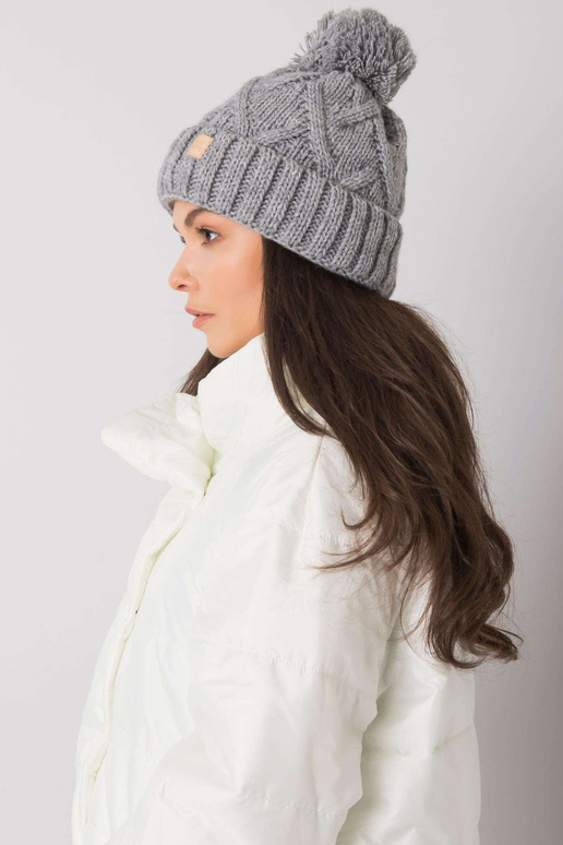 Hall pompooniga talvemüts