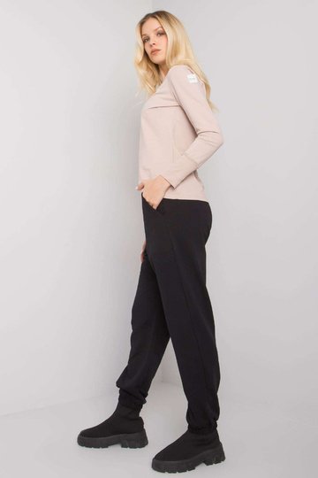 Must ja beež naiste vabaaja...