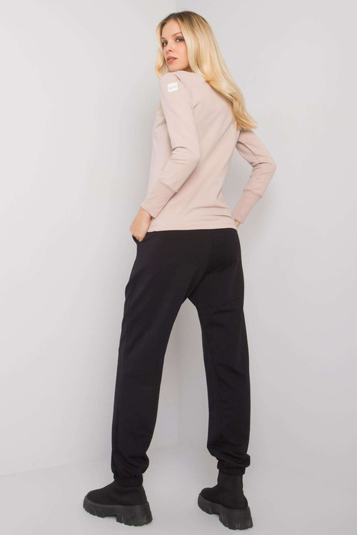 Must ja beež naiste vabaaja komplekt...