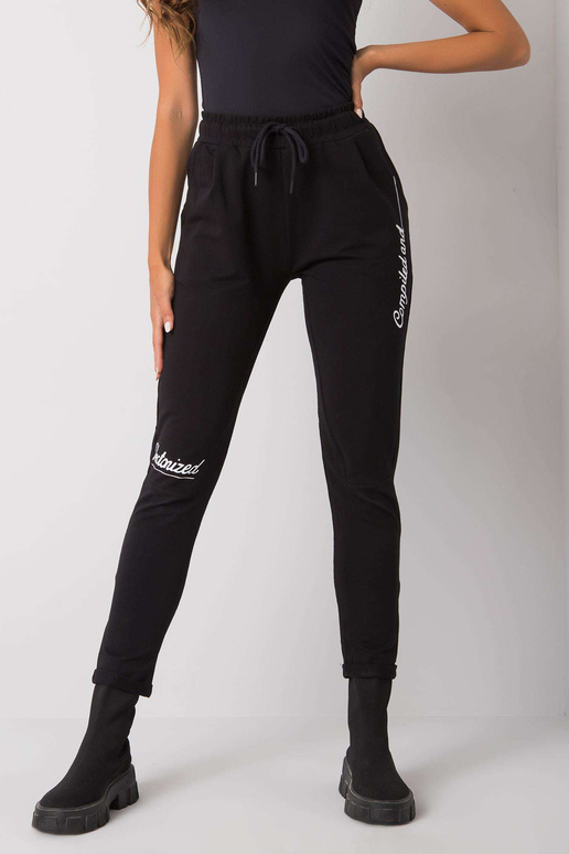 Mustad dressipüksid Haylee kirjadega