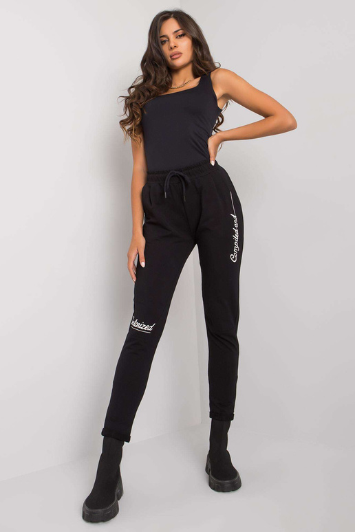 Mustad dressipüksid Haylee kirjadega