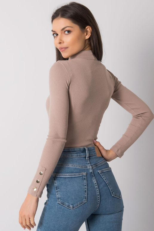 Tumebeež väljalõikega Attale pluus