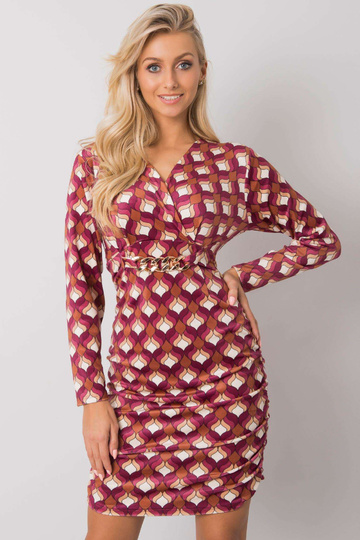 Määrdunud roosa veluurkleit...