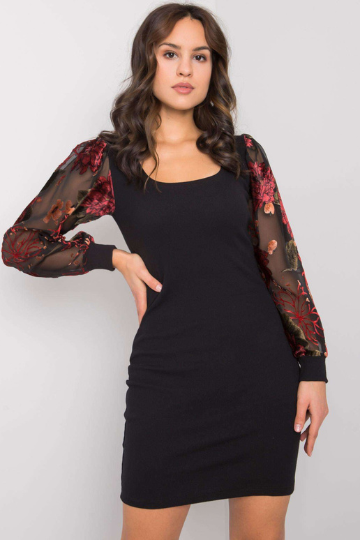 Mustriliste varrukatega must kleit... Mustriliste varrukatega must kleit...