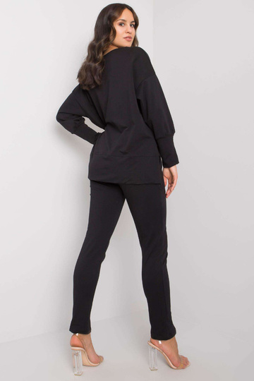 Must kaheosaline naiste...