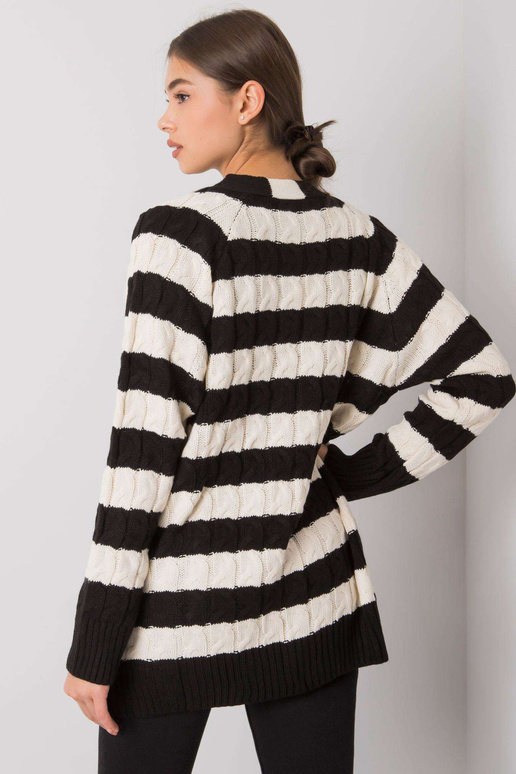 Lamia musta ja kreemja triibuline...