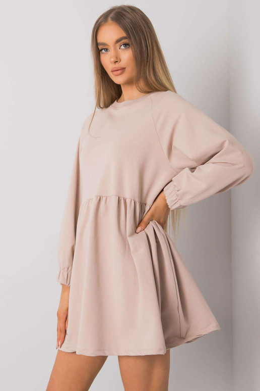 Hele beež pikkade varrukatega...