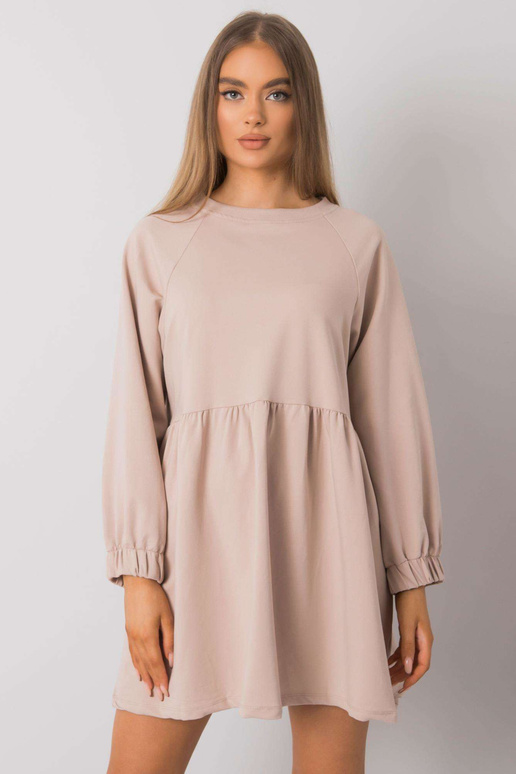 Hele beež pikkade varrukatega...