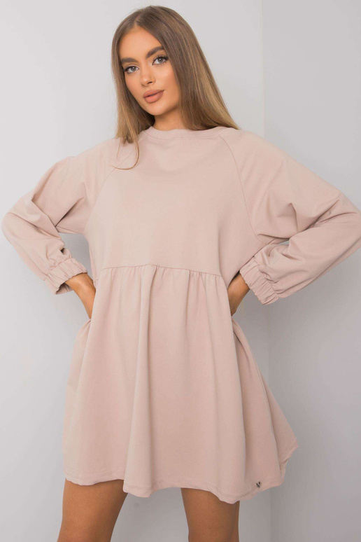 Hele beež pikkade varrukatega...