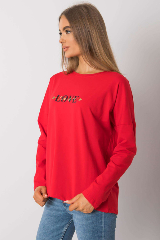 Punane pikkade varrukatega pluus...