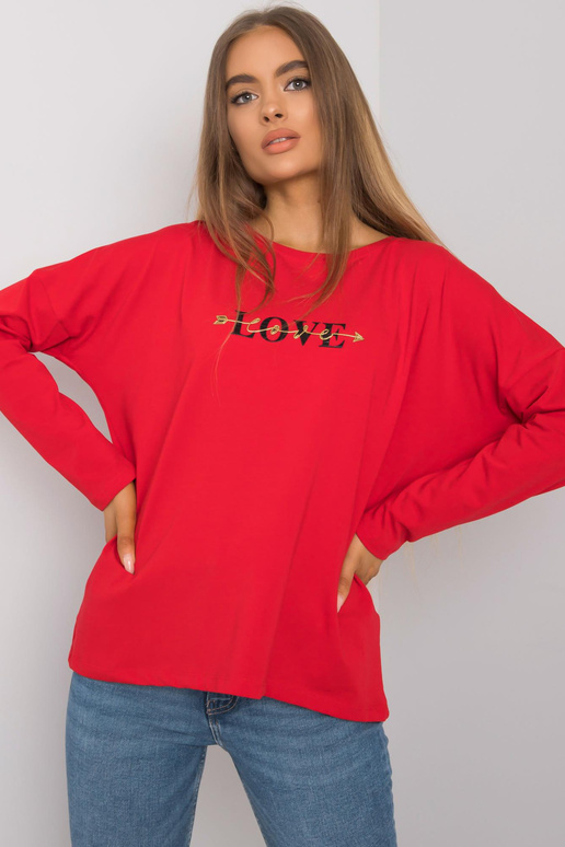 Punane pikkade varrukatega pluus...