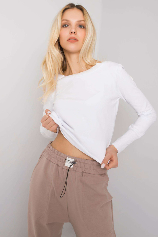 Valge ja beež naiste vabaaja komplekt... Valge ja beež naiste vabaaja komplekt...