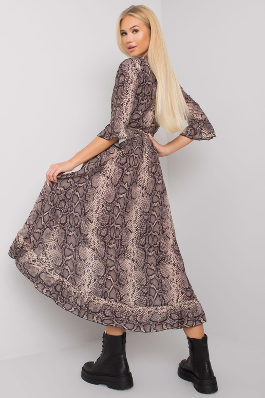 Must ja beež volangiga kleit...