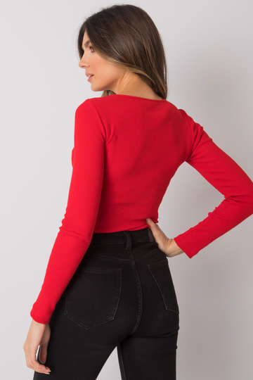 Punane väljalõikega pluus...