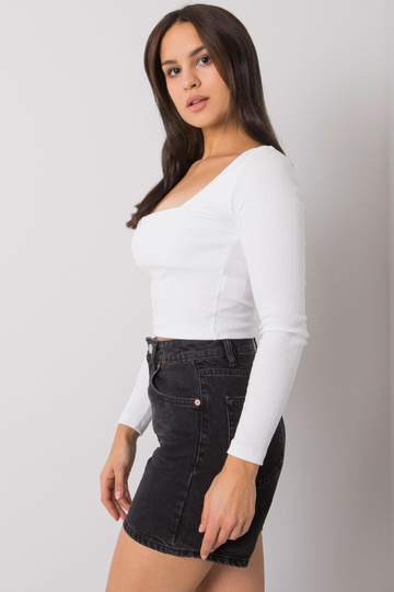 Valge lühikese triibuga...