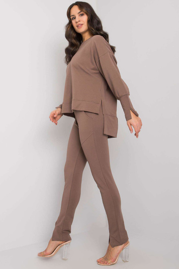 Pruun kaheosaline naiste...