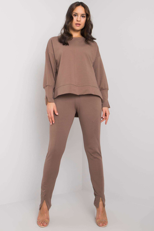 Pruun kaheosaline naiste komplekt... Pruun kaheosaline naiste komplekt...