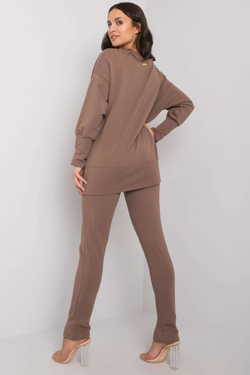 Pruun kaheosaline naiste komplekt... Pruun kaheosaline naiste komplekt...