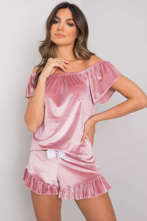 Määrdunud roosa veluurpidžaama Rosse...