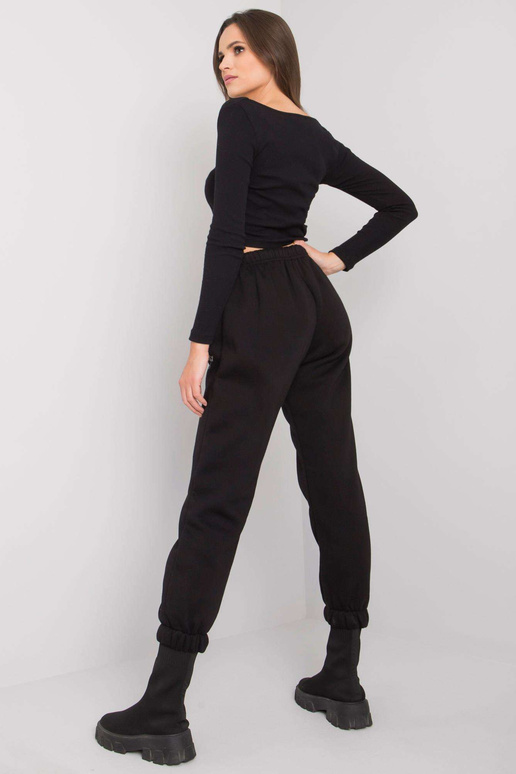 Mustad dressipüksid Lily kirjaga