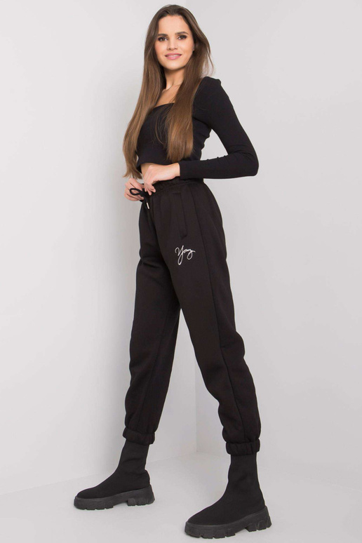 Mustad dressipüksid Lily kirjaga