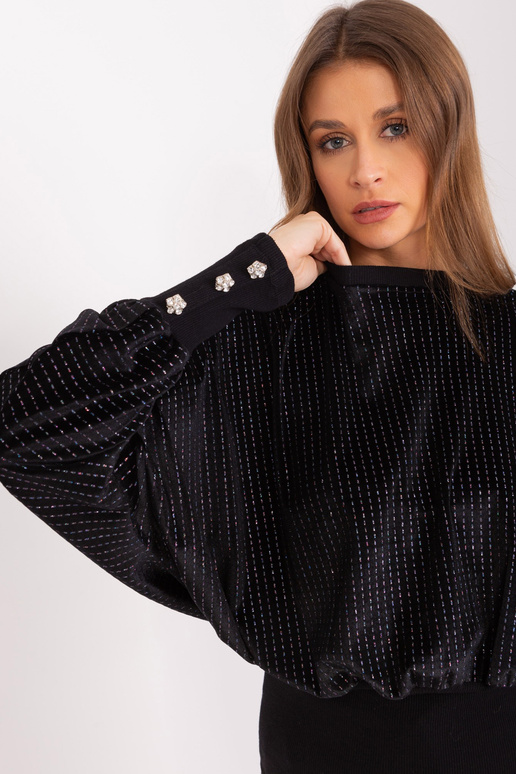 Must dekoratiivsete nööpidega pluus...