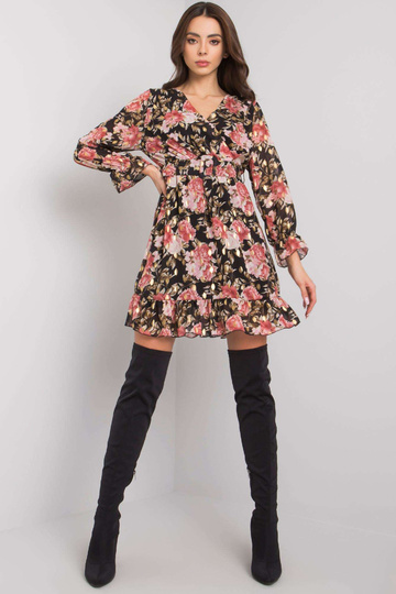 Alisia must ja roosa...