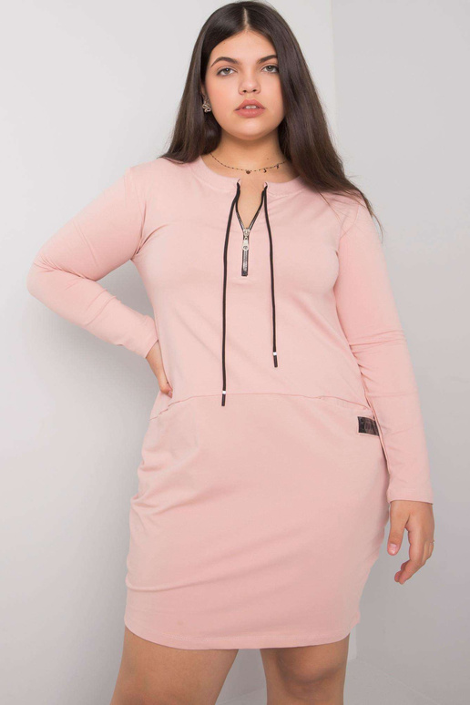 Määrdunud roosa pluss suuruses...