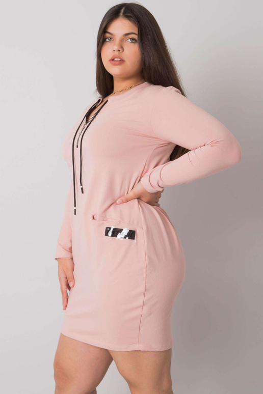 Määrdunud roosa pluss suuruses...