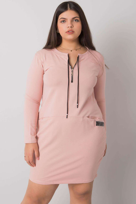 Määrdunud roosa pluss suuruses...