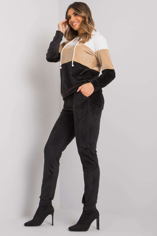 Must-valge veluurkomplekt pükstega... Must-valge veluurkomplekt pükstega...