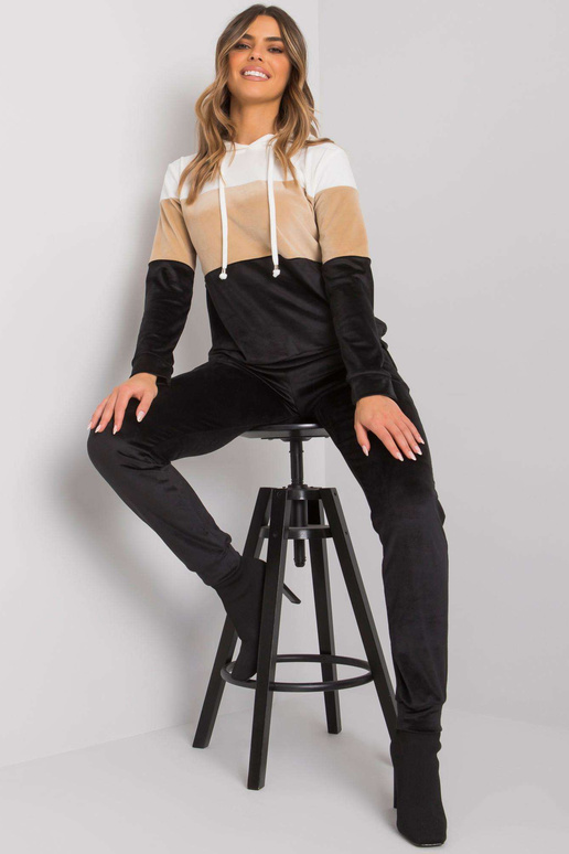 Must-valge veluurkomplekt pükstega... Must-valge veluurkomplekt pükstega...